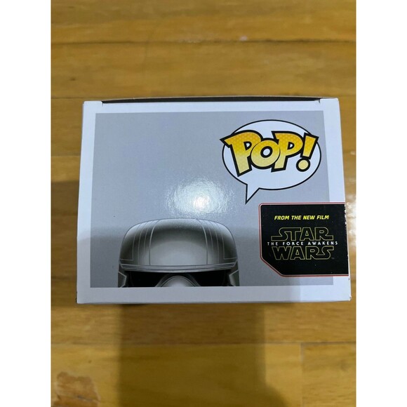 Funko Pop! Vinyl: Star Wars - Captain Phasma #65 - Picture 6 of 6
